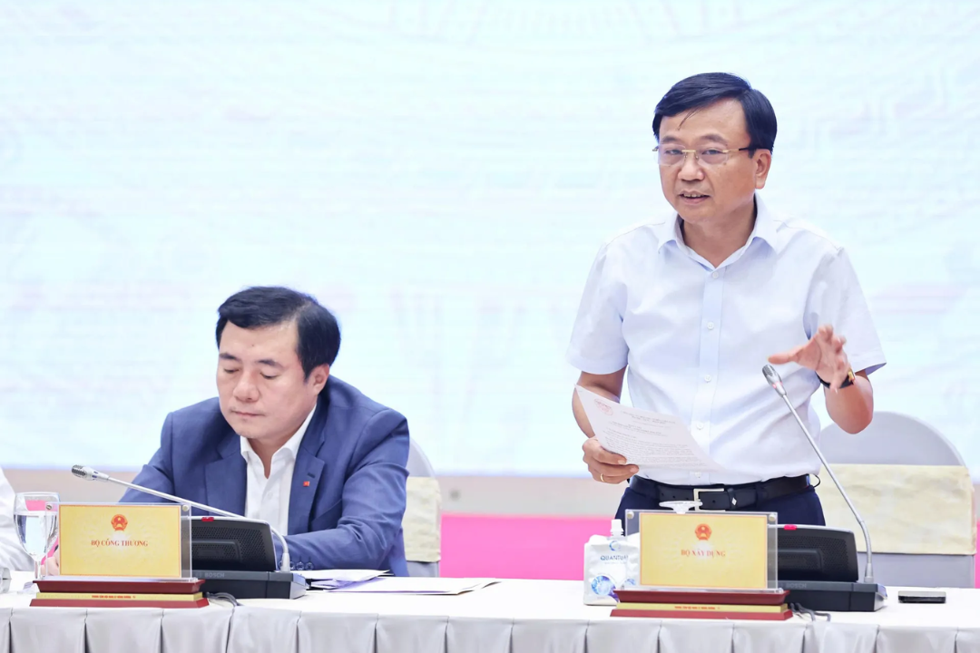 Thứ trưởng Bộ Xây dựng Nguyễn Danh Huy phát biểu tại họp báo Chính phủ thường kỳ tháng 5/2025 Nguồn ảnh: kinhtedothi.vn