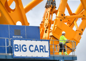Big Carl: “Gã khổng lồ” nâng mái vòm 245 tấn 